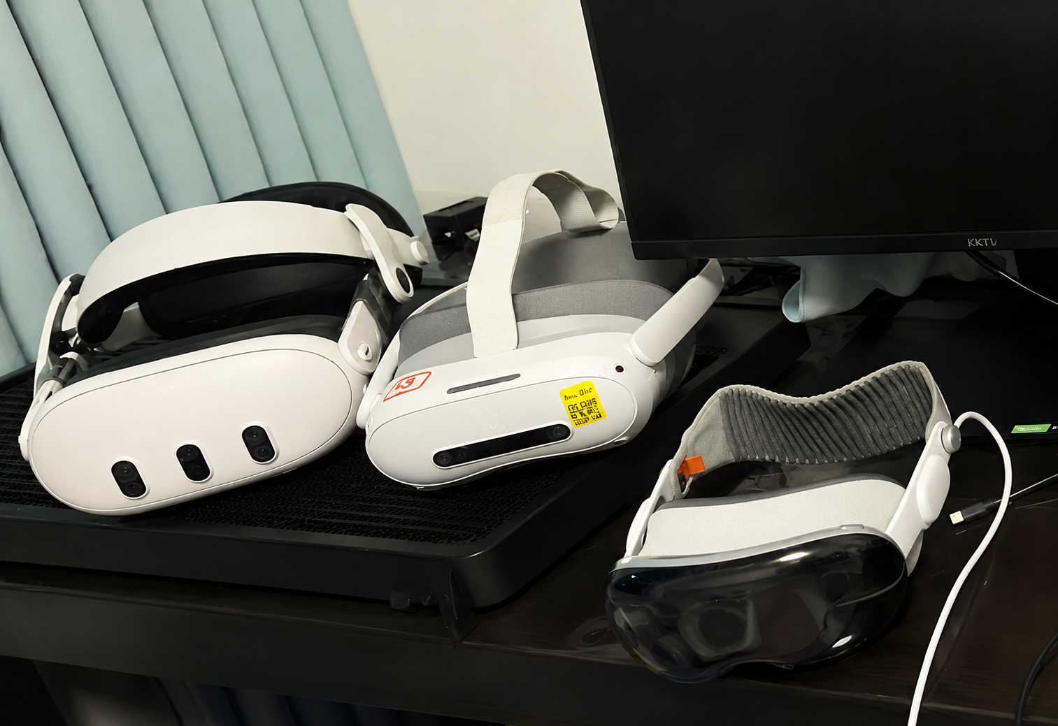 VR 头显与项目调试设备